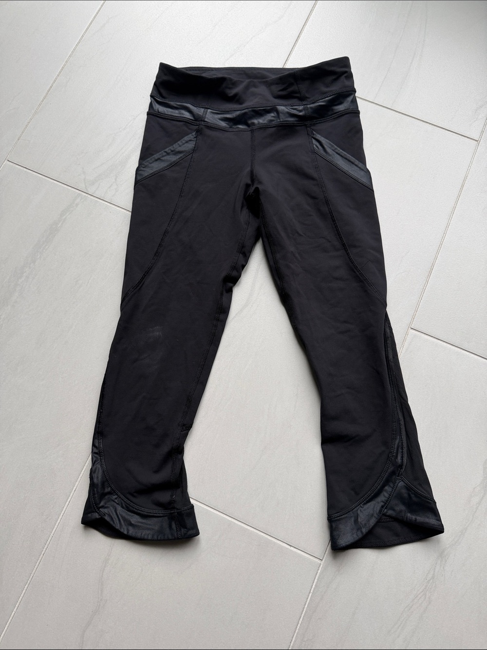 LULULEMON CAPRI LEGGINGS